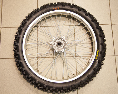 Колесо переднее 1.60x21 в сборе с покрышкой 80/100-21 J5  J5F41