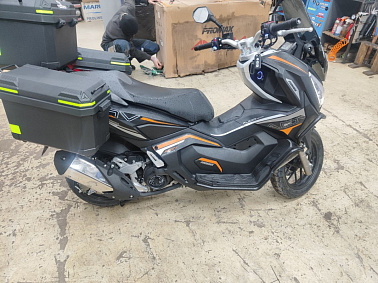 МаксиСкутер PROMAX ADV-Extra 250(49) (EFI, ABS, BOX, AUDIO) оранжево-черный