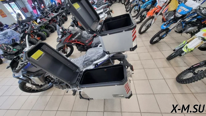 Кофр задний Loboo ( комплект 3 шт: правый, левый, верхний с креплениями) для мотоцикла "KOVE 500X"